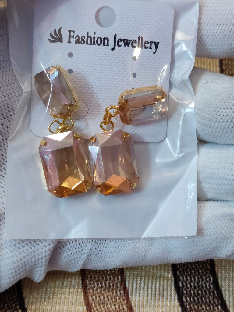 💛 Golden Crystal Drop Earrings – Elegant & Radiant