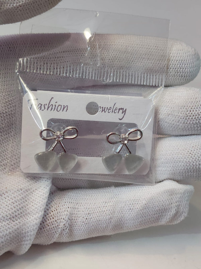 🤍 Silver Bow Heart Earrings – Cute & Classy