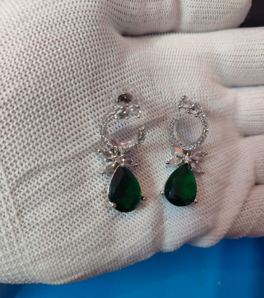 Emerald Luxe Radiance Earrings 🌿✨